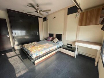 Bedroom in 4 BHK Apartment at Brookhill Tower, Andheri West – for Rent