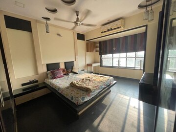 Bedroom in 4 BHK Apartment at Brookhill Tower, Andheri West – for Rent