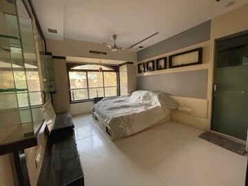 Bedroom in 4 BHK Apartment at Brookhill Tower, Andheri West – for Rent