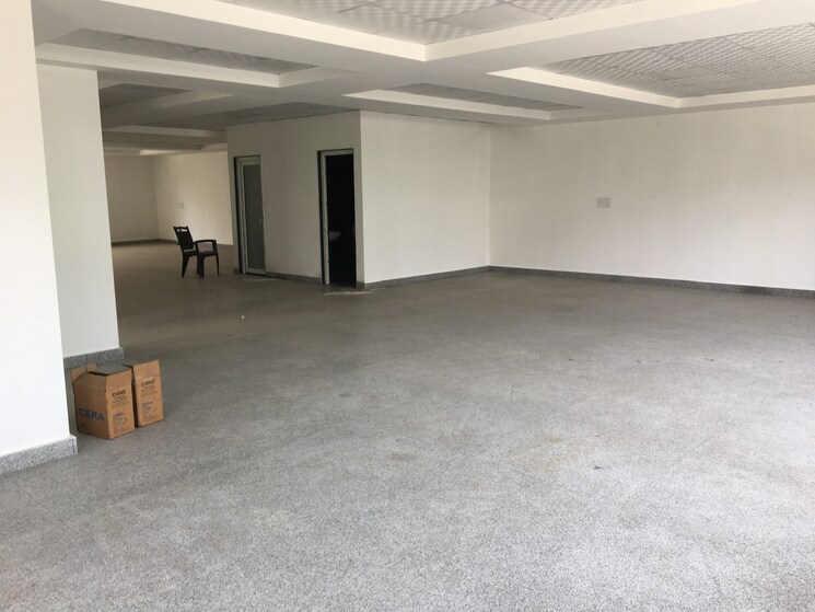 Room, sector 65 Commercial Office Space in IT/SEZ 3500 Sq.Ft. In Sector 65 Noida 9003079