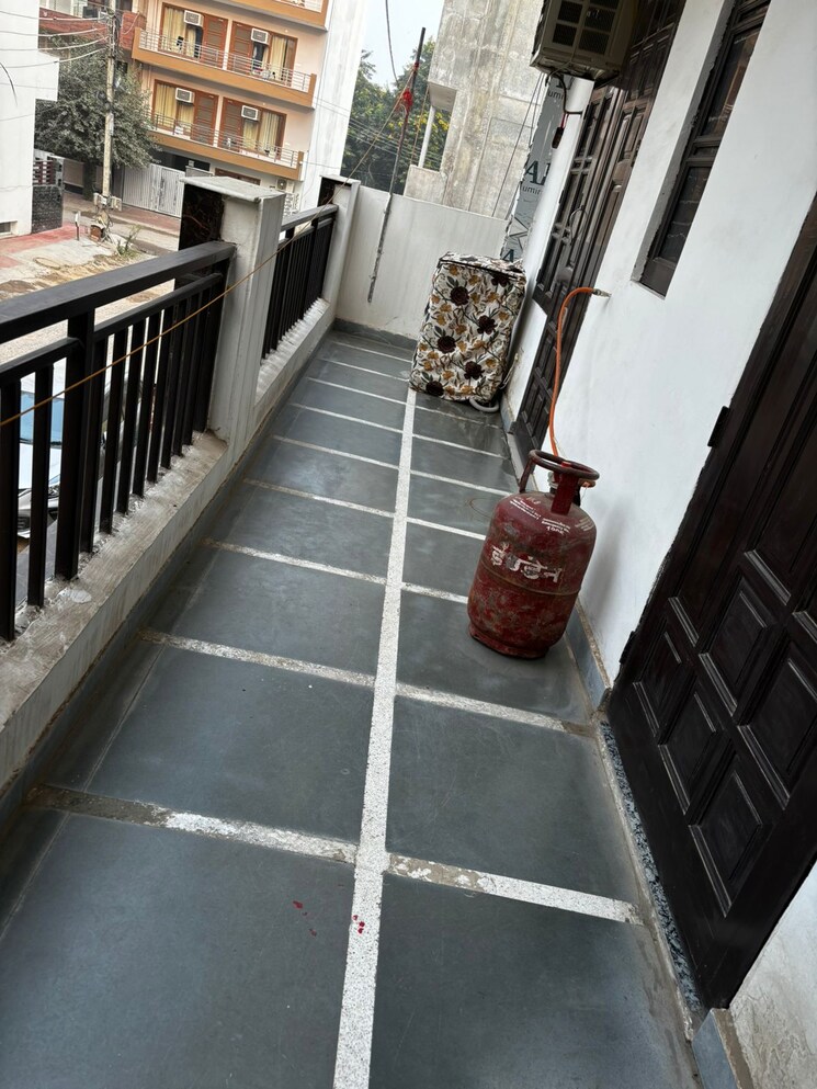 Balcony, surya-cghs 2 Bedroom 200 Sq.Yd. Builder Floor In Sector 43 Gurgaon 9003045