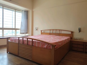 Bedroom in 4 BHK Apartment at Andheri West – for Rent
