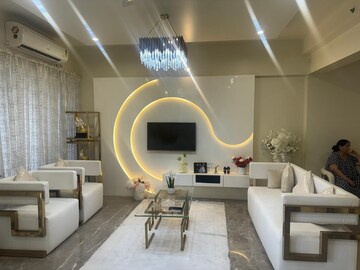 Team Area in 3 BHK Apartment at Amanora Gateway Towers, Hadapsar – for Rent