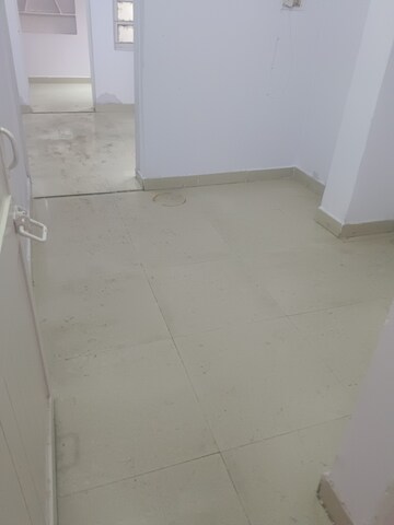 Room in 2 BHK Apartment at RWA Pocket R Dilshad Garden, Dilshad Garden – for Rent