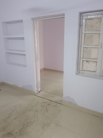 Room in 2 BHK Apartment at RWA Pocket R Dilshad Garden, Dilshad Garden – for Rent