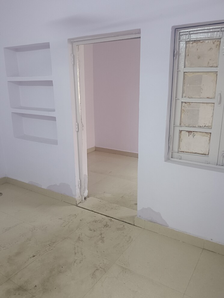 Room, rwa-pocket-r-dilshad-garden 2 Bedroom 550 Sq.Ft. Apartment In Dilshad Garden Delhi 9003192