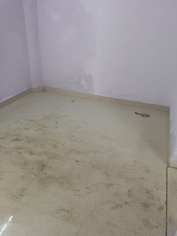 Room in 2 BHK Apartment at RWA Pocket R Dilshad Garden, Dilshad Garden – for Rent