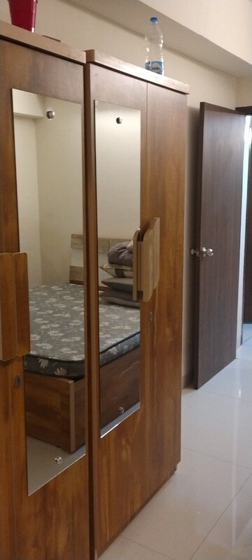Furnished Amenities in 2 BHK Apartment at Grace Iconic, Vile Parle East – for Rent