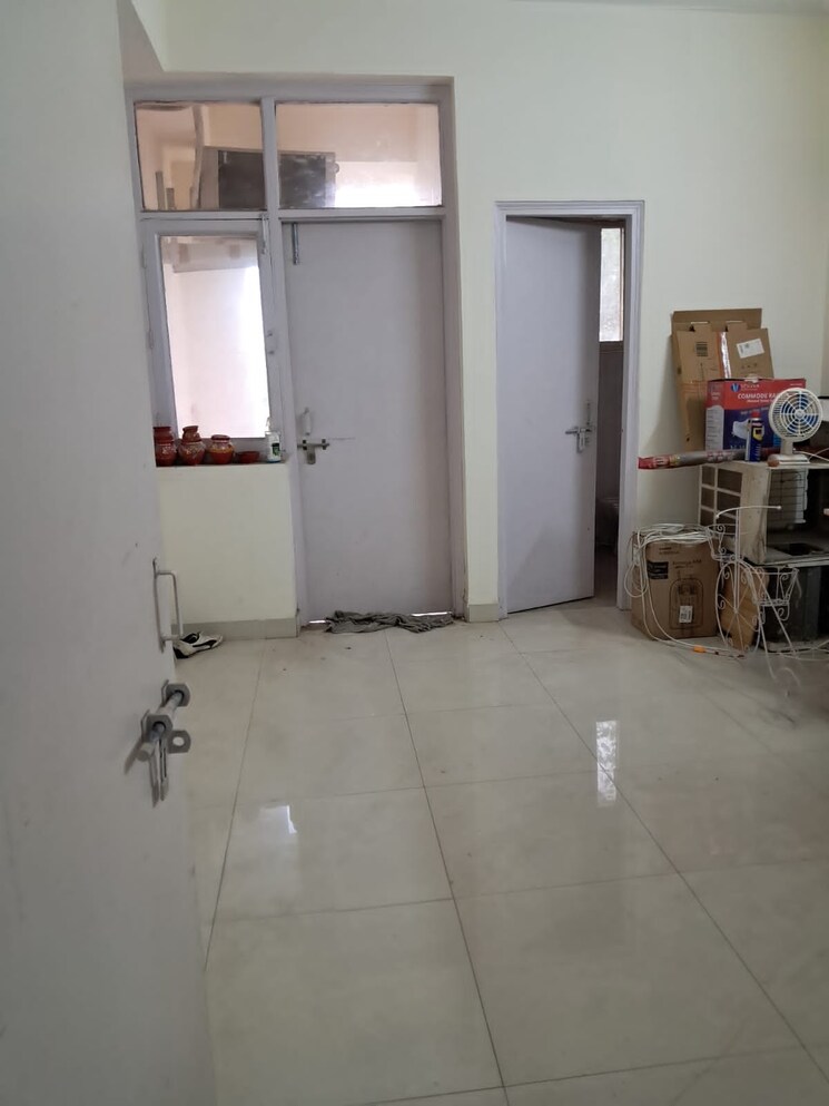 Room, sector 5 dwarka 3 Bedroom 1500 Sq.Ft. Apartment In Sector 5 Dwarka Delhi 9003198