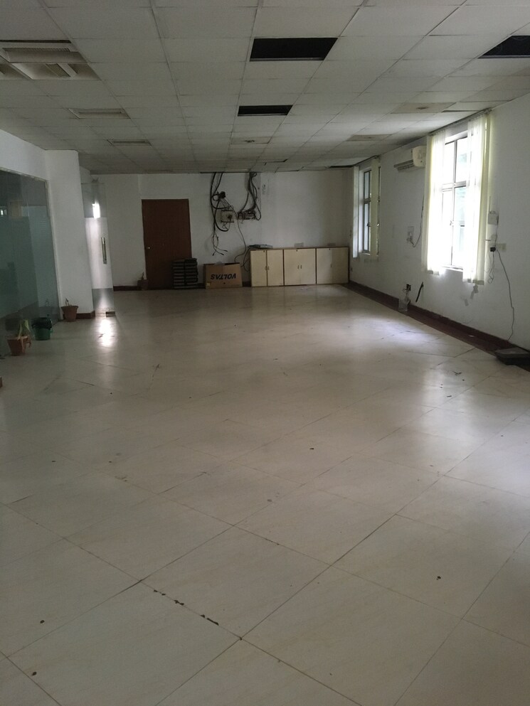 Bathroom, sector 65 Commercial Office Space in IT/SEZ 4500 Sq.Ft. In Sector 65 Noida 9003208