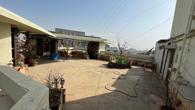  Parking, lunkad-orchids 3 Bedroom 2500 Sq.Ft. Penthouse In Viman Nagar Pune 9002930