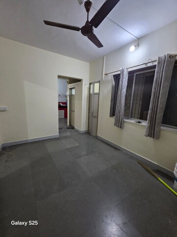 Room in 1 BHK Apartment at Vishnu Nagar – for Rent