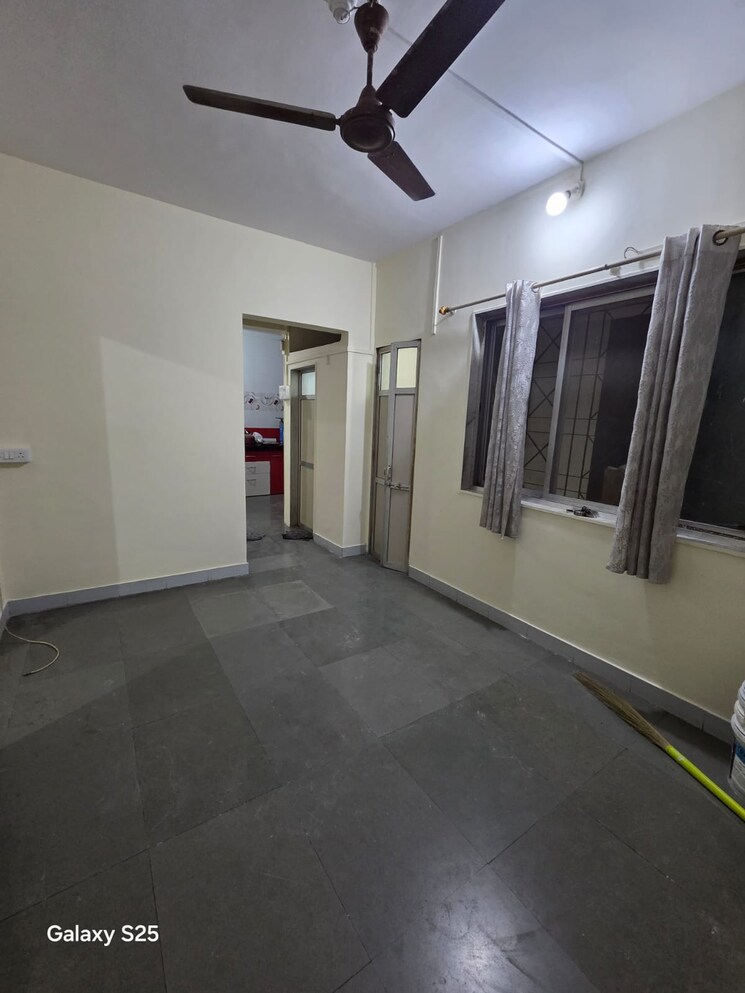 Room, vishnu nagar 1 Bedroom 600 Sq.Ft. Apartment In Vishnu Nagar Thane 9003249