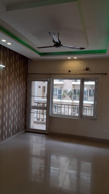 Room in 3 BHK Apartment at Sushma Urban Views, Ghazipur – for Rent