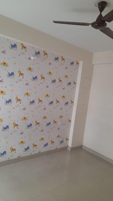 Room in 3 BHK Apartment at Sushma Urban Views, Ghazipur – for Rent