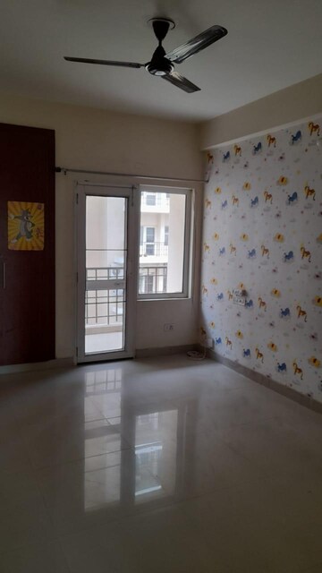 Room in 3 BHK Apartment at Sushma Urban Views, Ghazipur – for Rent