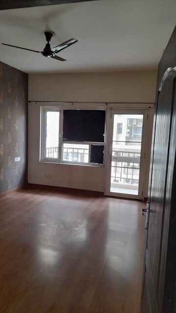 Room in 3 BHK Apartment at Sushma Urban Views, Ghazipur – for Rent