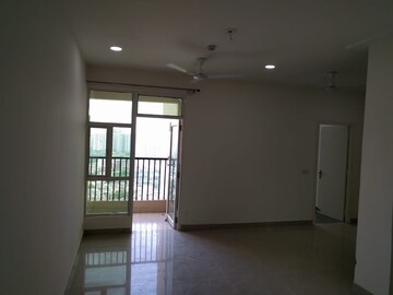 Room in 2.5 BHK Apartment at Gaur City 2 - 16th Avenue, Sector 16c Greater Noida – for Rent