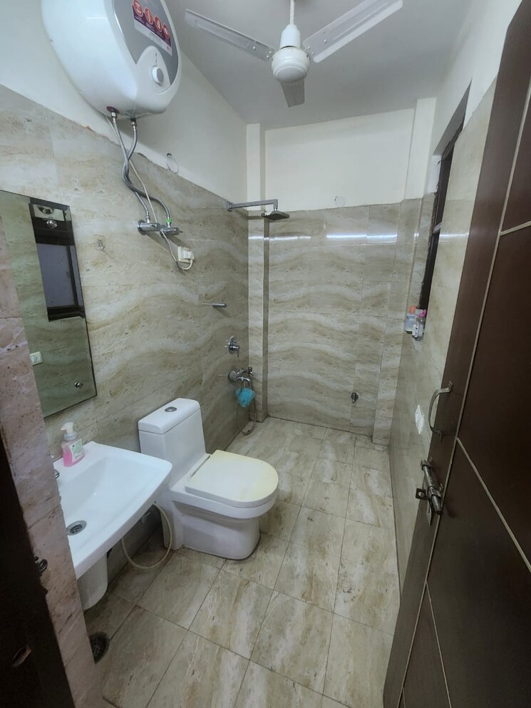 Bathroom, dlf phase iv 2 Bedroom 715 Sq.Ft. Apartment In Dlf Phase iv Gurgaon 9003265