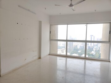 Room in 4 BHK Apartment at Runwal Elegante, Andheri West – for Rent