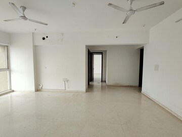 Room in 4 BHK Apartment at Runwal Elegante, Andheri West – for Rent