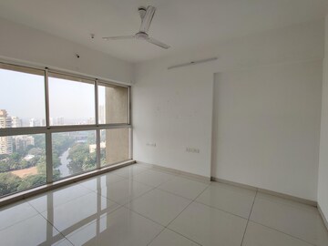 Room in 4 BHK Apartment at Runwal Elegante, Andheri West – for Rent