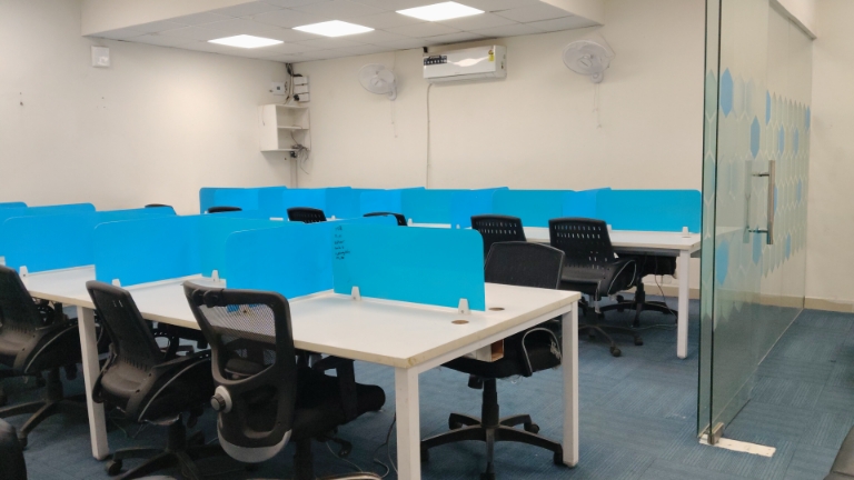 Office Space For Rent in Royal Project 