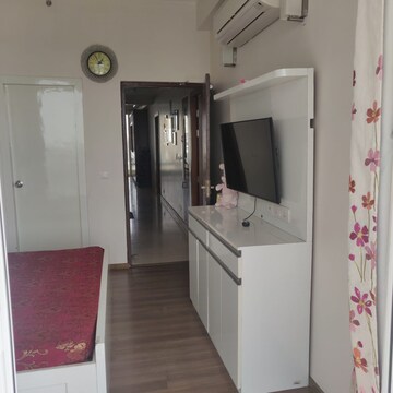 Room in 4 BHK Apartment at M3M Merlin, Sector 67 – for Sale