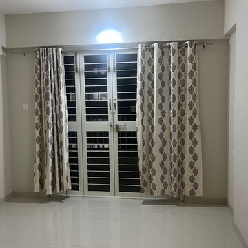 Room in 2.5 BHK Apartment at Austin Arena, Mumbai Bangalore Highway – for Rent