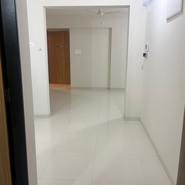 Room in 2.5 BHK Apartment at Austin Arena, Mumbai Bangalore Highway – for Rent