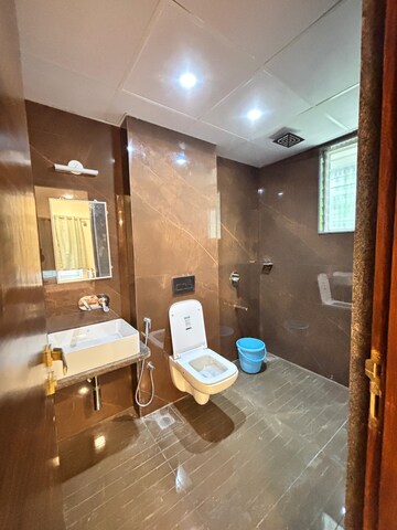 Living Room in 4 BHK Apartment at Halasuru – for Rent