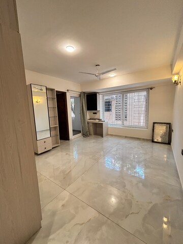 Room in 4 BHK Apartment at Halasuru – for Rent