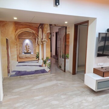 Living Room in 4 BHK Apartment at Lokhandwala Complex – for Rent