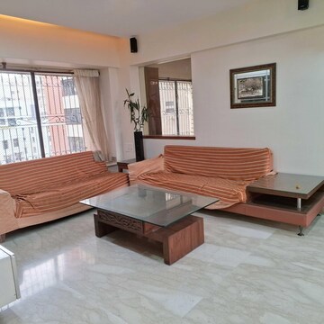 Living Room in 4 BHK Apartment at Lokhandwala Complex – for Rent