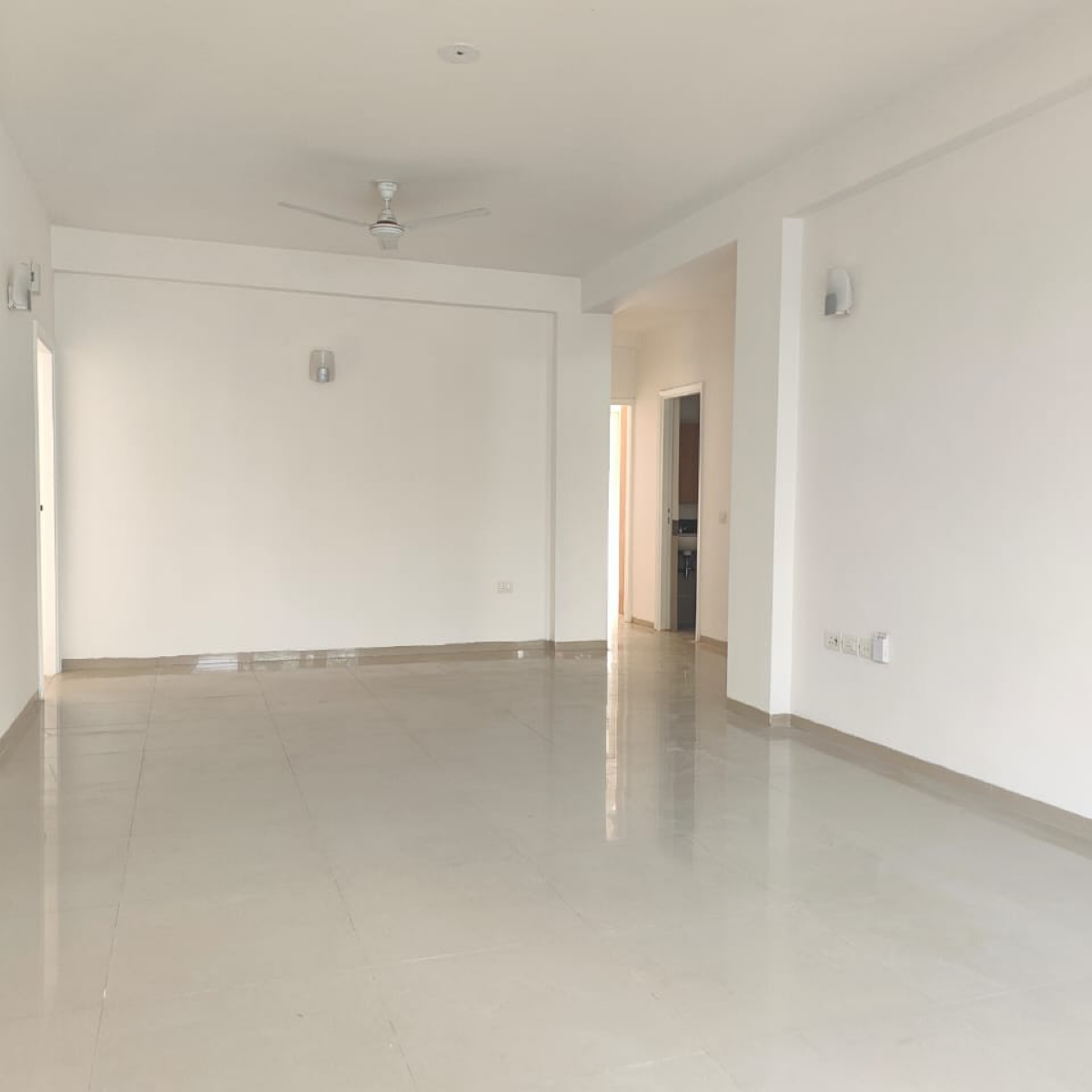 3.5 BHK + Extra Room Apartment For Sale in Emaar Emerald Floors