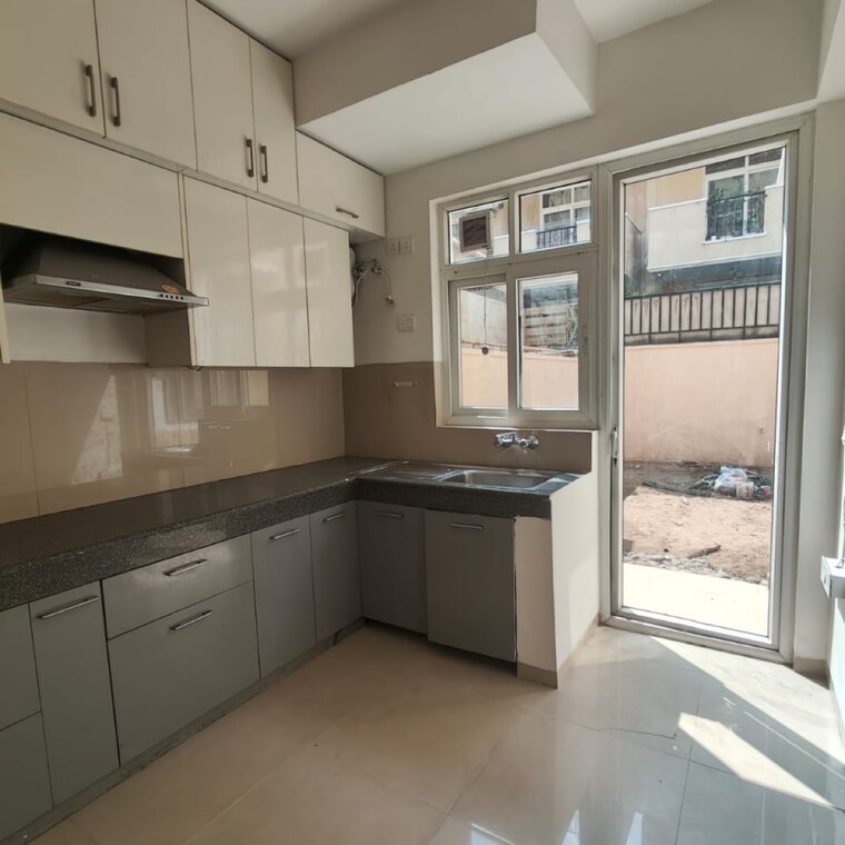 Kitchen, emaar-emerald-floors 3.5 Bedroom 1500 Sq.Ft. Apartment In Sector 65 Gurgaon 9003384