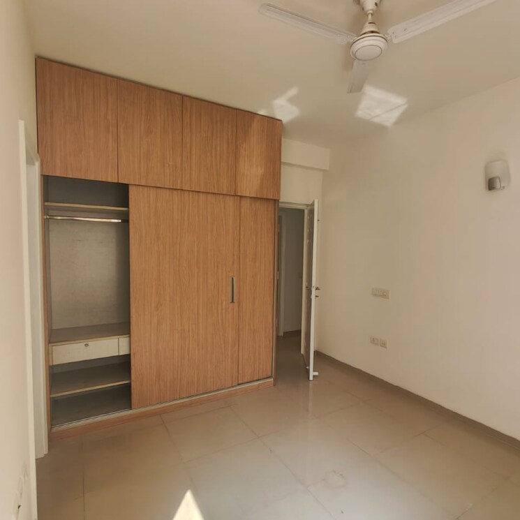 Room, emaar-emerald-floors 3.5 Bedroom 1500 Sq.Ft. Apartment In Sector 65 Gurgaon 9003384