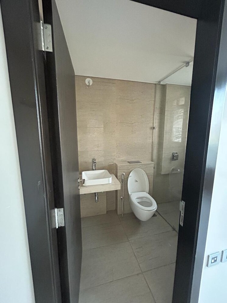 Bathroom, oberoi-sky-city 3 Bedroom 1500 Sq.Ft. Apartment In Borivali East Mumbai 9003352