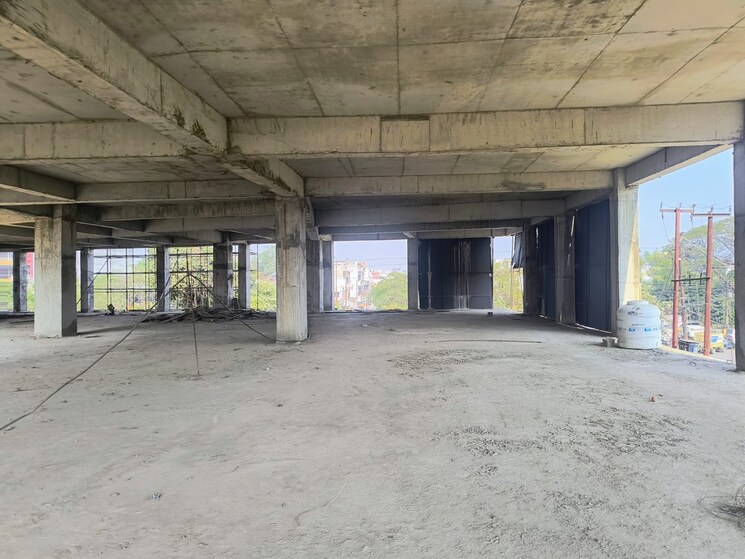  Parking, lda colony Commercial Shop 260 Sq.Ft. In Lda Colony Lucknow 9003392