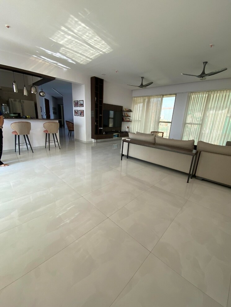  Parking, transcon-triumph-tower 4 Bedroom 2187 Sq.Ft. Apartment In Andheri West Mumbai 9003394