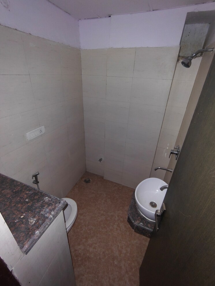 Bathroom, jai-maa-celestial-comfort 3 Bedroom 1900 Sq.Ft. Apartment In Vaishali Sector 2 Ghaziabad 9003457