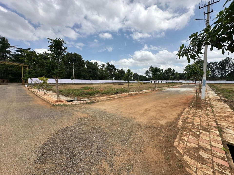 Plot For Sale in Erayaa Golden City