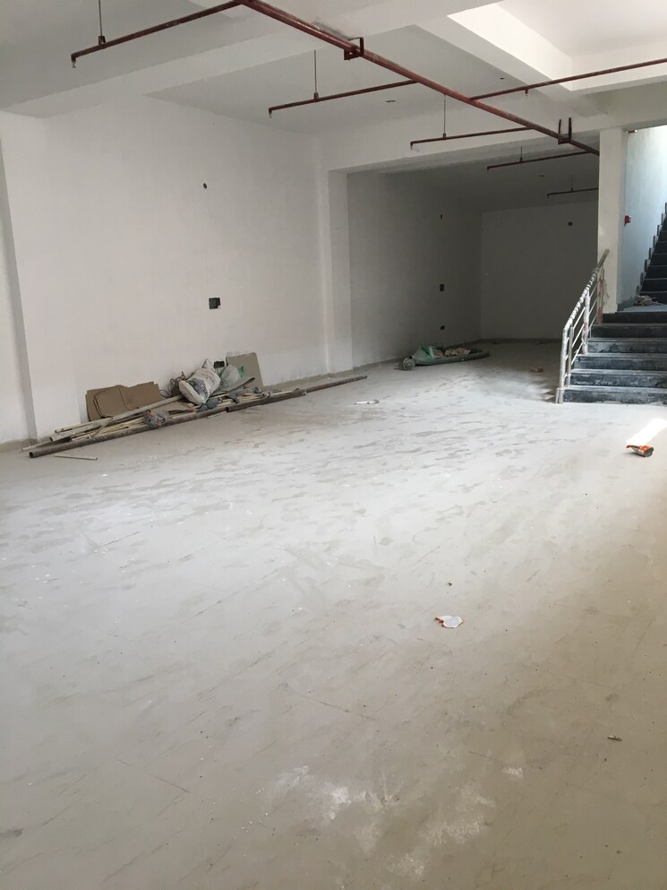 Balcony, sector 65 Commercial Office Space 5500 Sq.Ft. In Sector 65 Noida 9003512