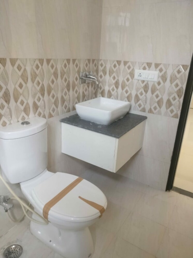 Bathroom, oxirich-avenue 3 Bedroom 1761 Sq.Ft. Apartment In Ahinsa Khand 2 Ghaziabad 9003541