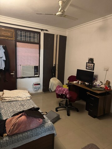 Room in 3 BHK Apartment at Sector 6 Dwarka – for Rent