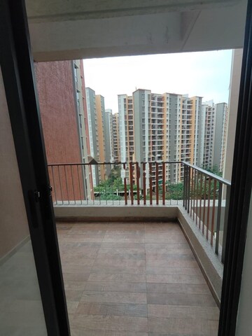 Room in 2 BHK Apartment at Shapoorji Pallonji Sensorium, Hinjewadi – for Rent