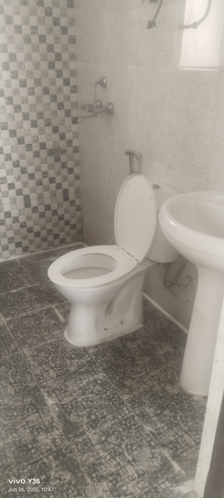 Bathroom, city-garden-apartments 2 Bedroom 925 Sq.Ft. Apartment In Sadarpur Ghaziabad 9003615