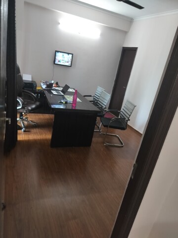 Living Room in 2.5 BHK Apartment at Amrapali Golf Homes, Sector 4 Greater Noida – for Sale