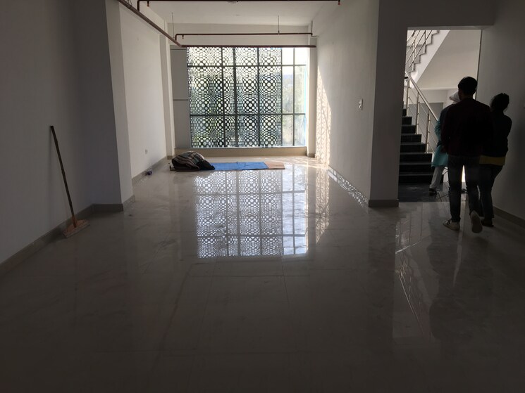 Room, sector 65 Commercial Office Space in IT/SEZ 6000 Sq.Ft. In Sector 65 Noida 9003595