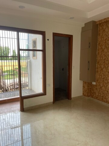 Room in 3 BHK Builder Floor at Puri Kohinoor, Sector 89 – for Sale